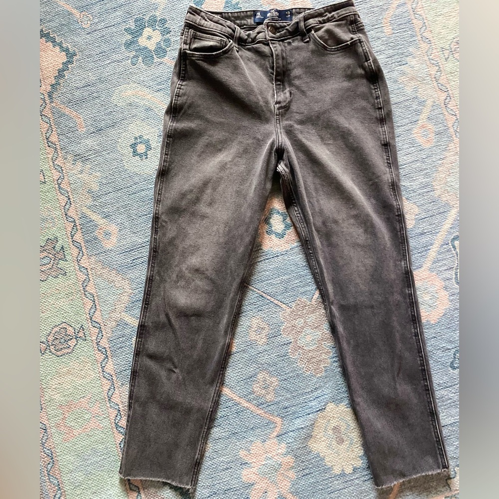 🥳🥳Hollister Charcoal Ultra High Rise Mom Straight-Leg Vintage Women's Jeans